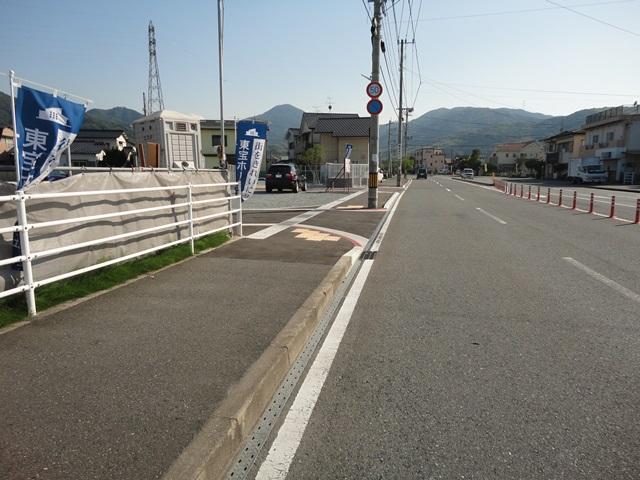 Local photos, including front road. Local west road Local (06 May 2013) Shooting