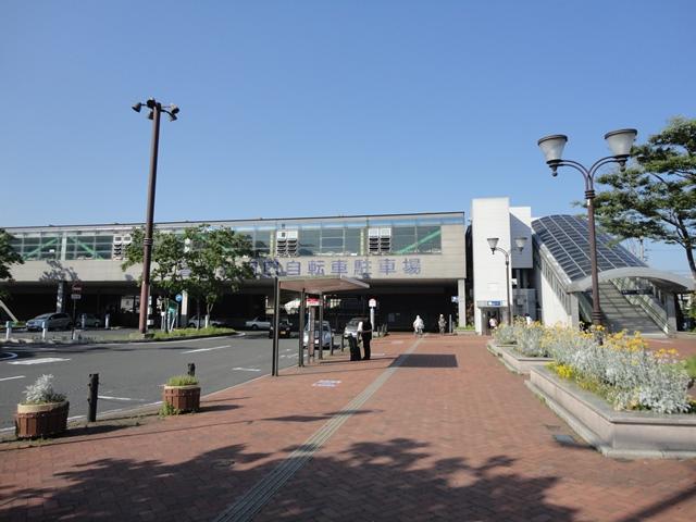 station. About 3 minutes in the 2160m car to JR Shimosone Station