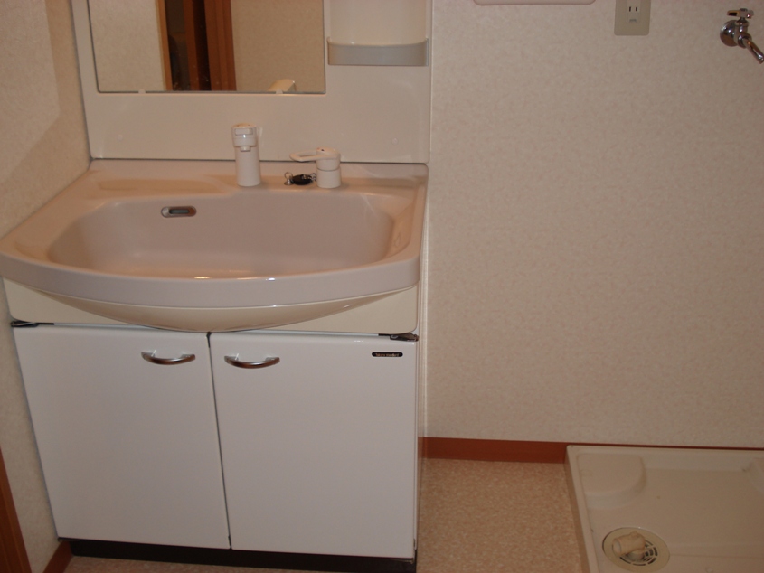 Washroom. Shandore ・ Indoor Laundry Storage! !