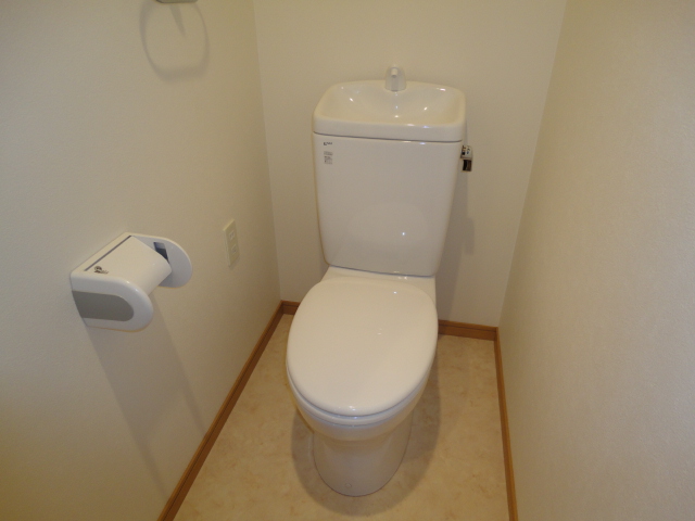 Toilet. Cleanliness ◎ of pure white toilet