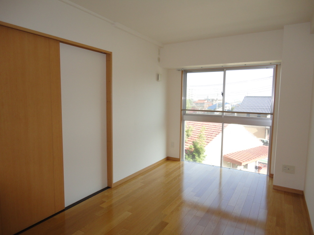 Other room space. Western-style large windows of open and brightness production spread! 