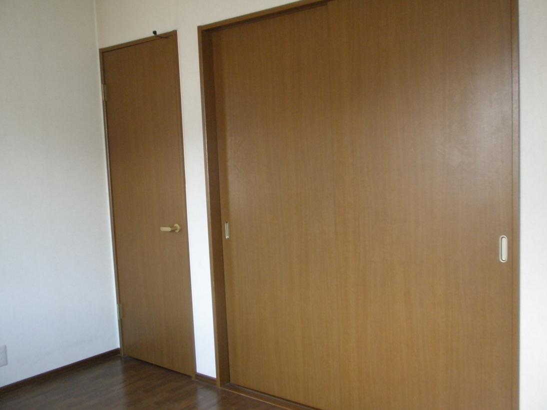 Receipt. Spacious closet.