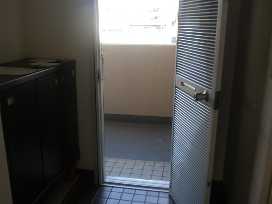 Entrance. There doors on the inside, Peace of mind is safe. 