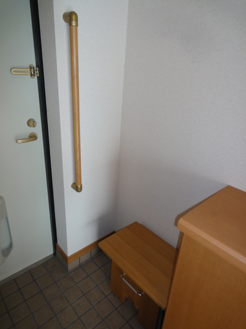 Entrance. With convenient sitting in the front door!