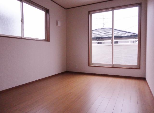 Same specifications photos (Other introspection). Western-style is an image.