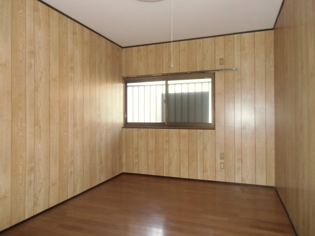 Other room space. There is also a Western-style