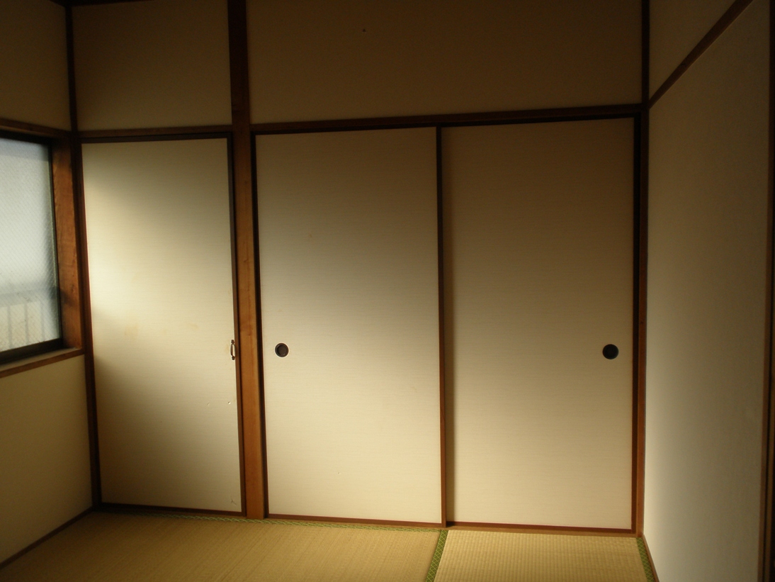 Receipt. There are between 3. 