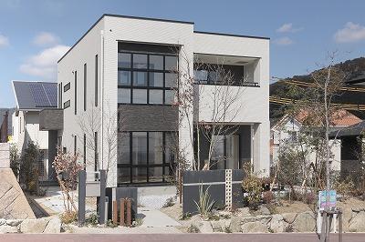 Building plan example (exterior photos). Custom home ・ Example of construction