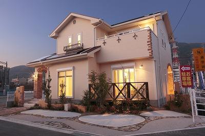 Building plan example (exterior photos). Custom home ・ Example of construction