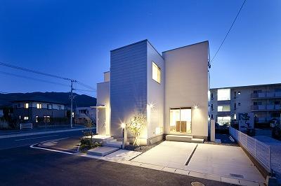 Building plan example (exterior photos). Custom home ・ Example of construction