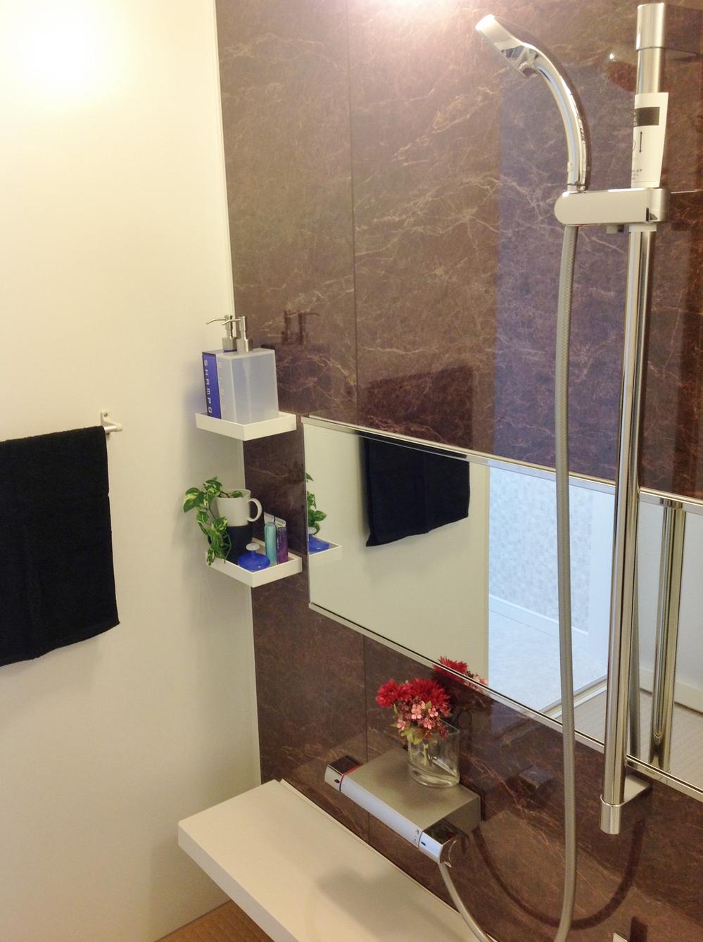 Other Equipment. Spacious 1 tsubo! System bathroom of the latest model