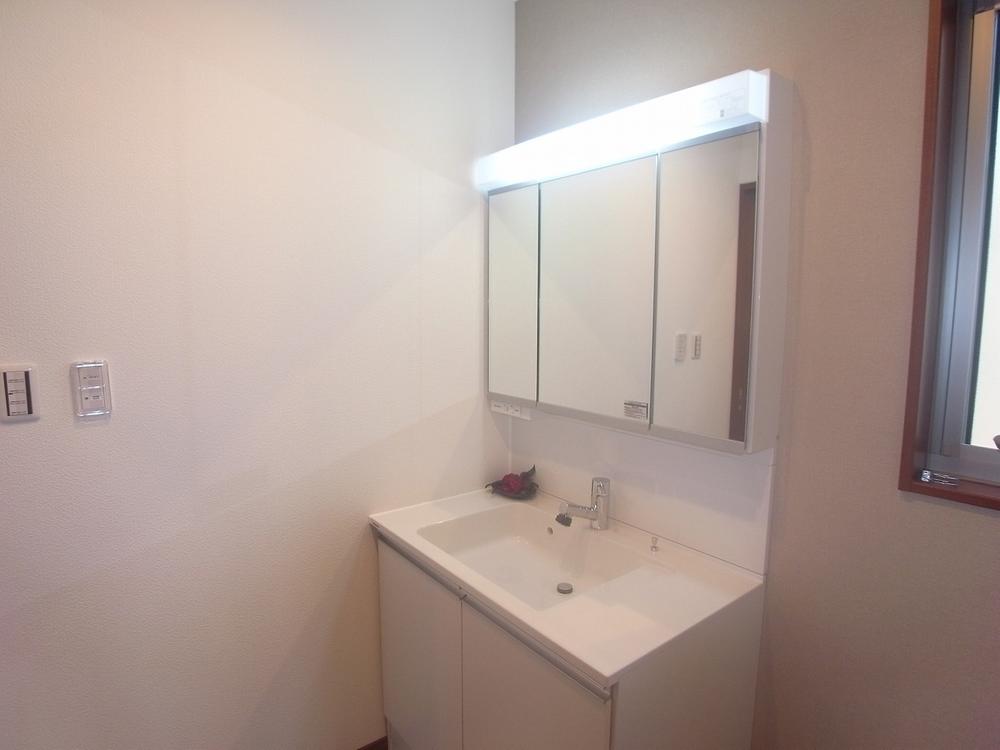 Wash basin, toilet. Indoor (10 May 2013) Shooting