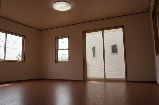 Same specifications photos (living)