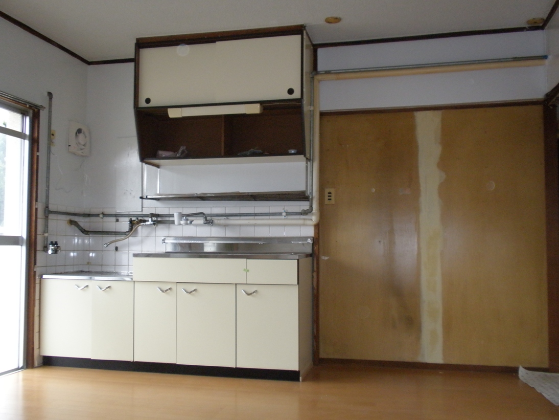 Kitchen. New sink, Exhaust Fan,