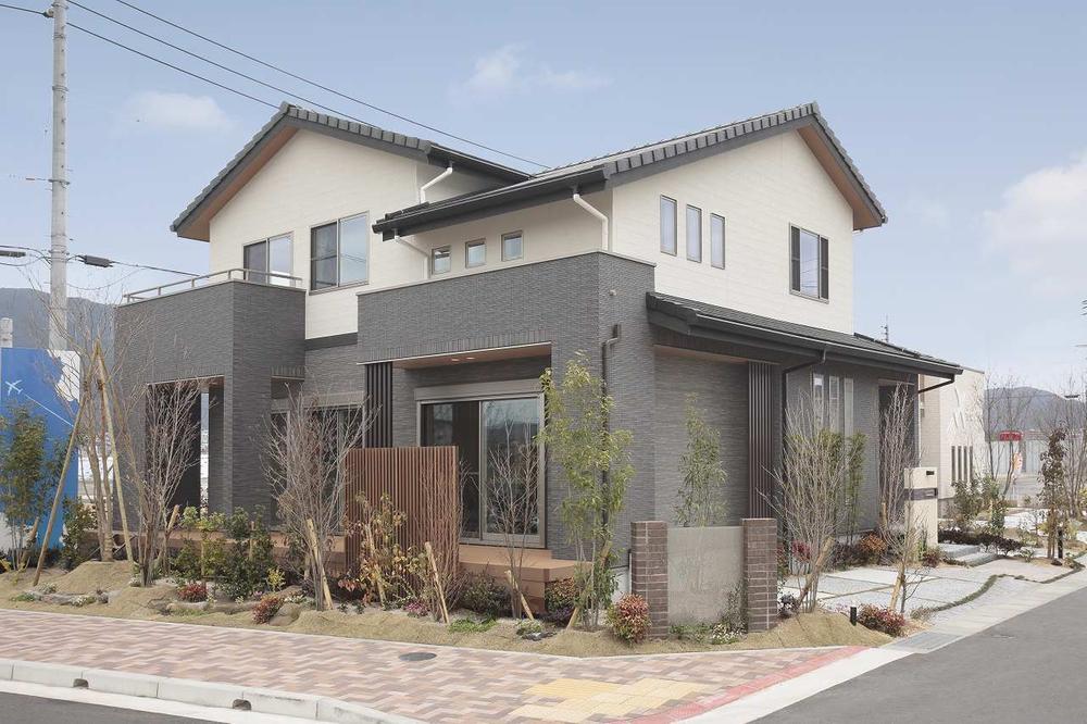 Building plan example (exterior photos). Example of construction Sunny Garden empty town accommodation exhibition hall