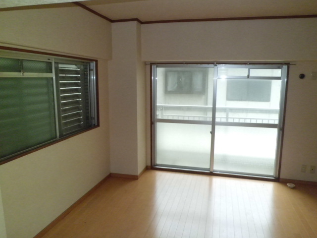 Living and room. 206, Room is a Western-style use (* ^. ^*)