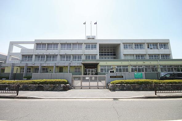 Junior high school. Tobihata 700m until junior high school