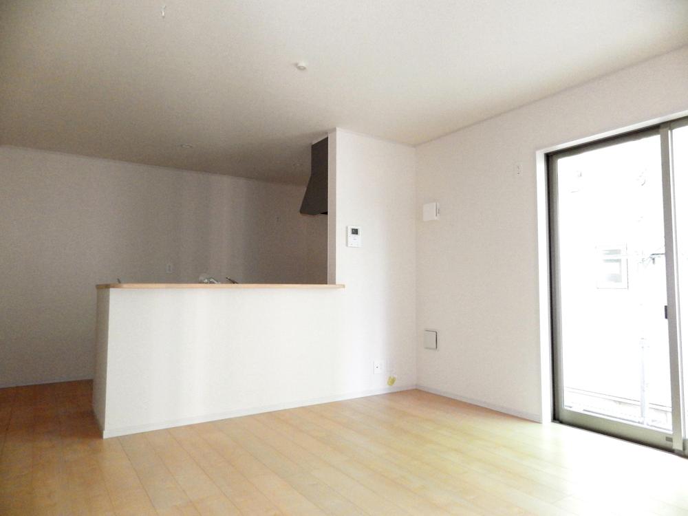 Same specifications photos (living). We are living in the same specification.