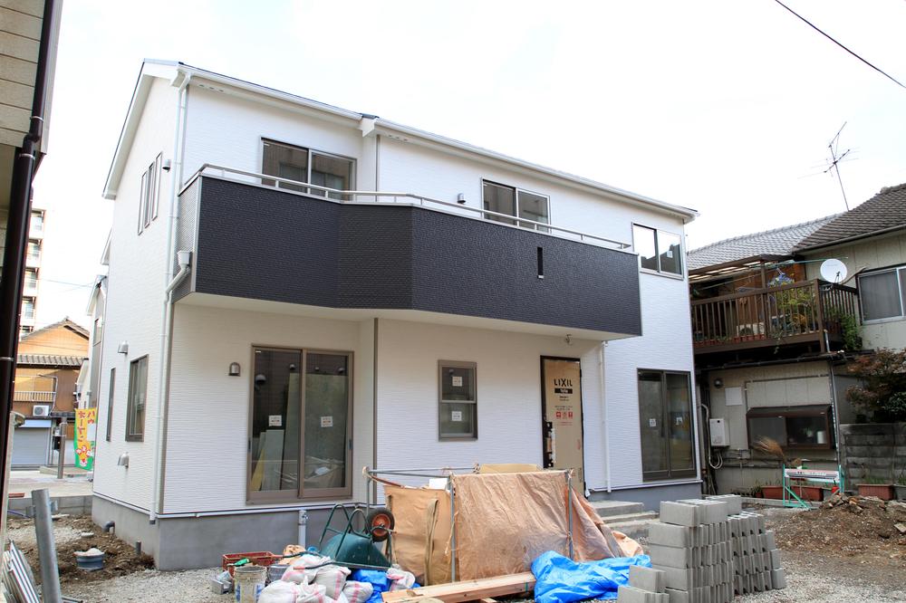 Local photos, including front road. We will soon complete.