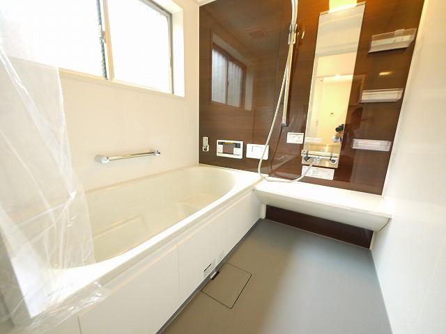 Bathroom. Local (September 2013) Shooting