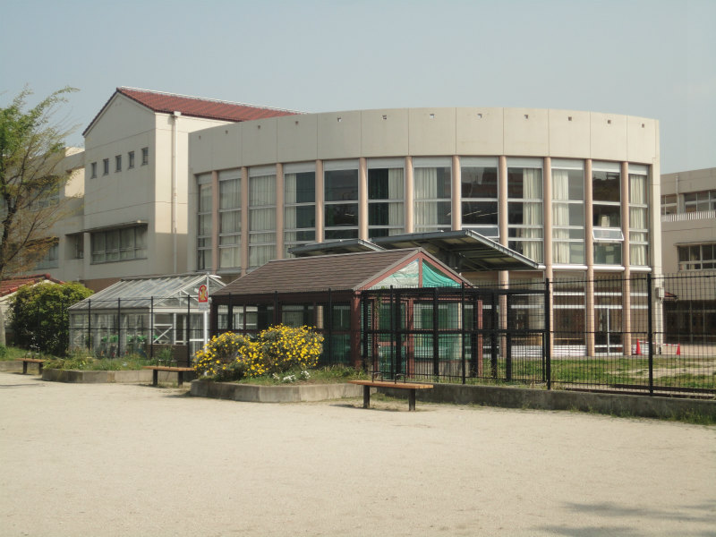 Primary school. 885m to Tobata central elementary school (elementary school)