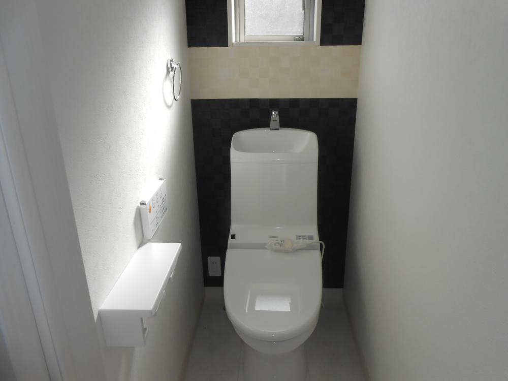 Toilet. Indoor (10 May 2013) Shooting