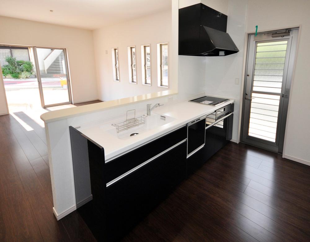 Kitchen. TOTO made ・ System kitchen with a dishwasher ☆