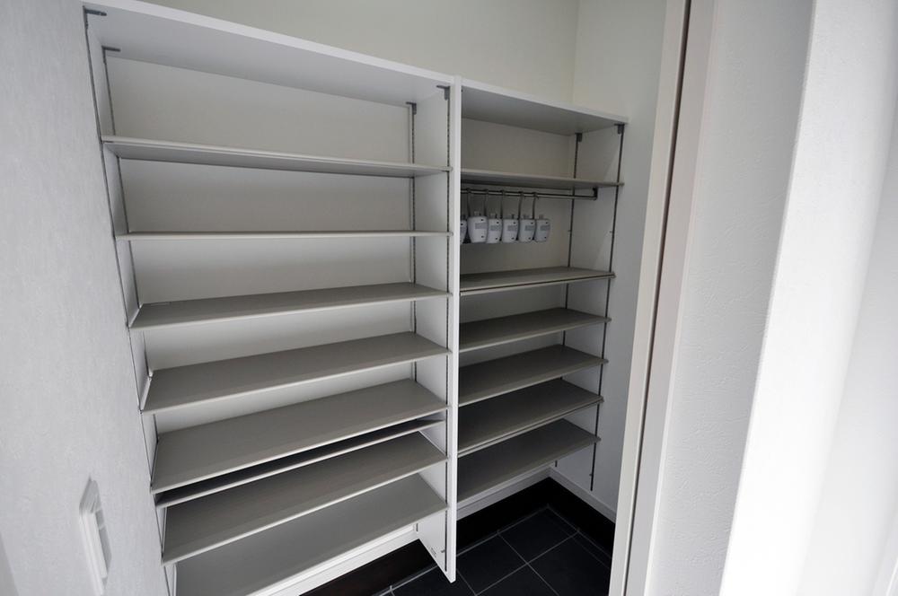 Receipt. Shoes cloak of large capacity