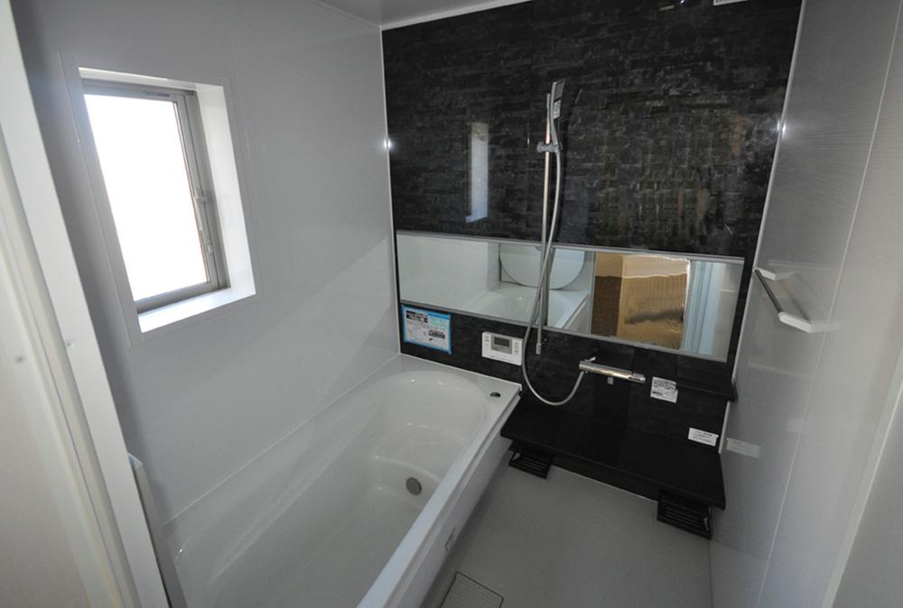 Bathroom. TOTO made ・ Spacious bathtub ☆