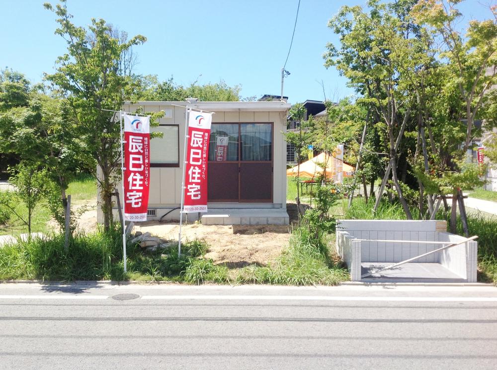 «24 No. land »site area Proprietary section 200.53 sq m (60.66 square meters) woodlands part 68.58 sq m (20.00 square meters)