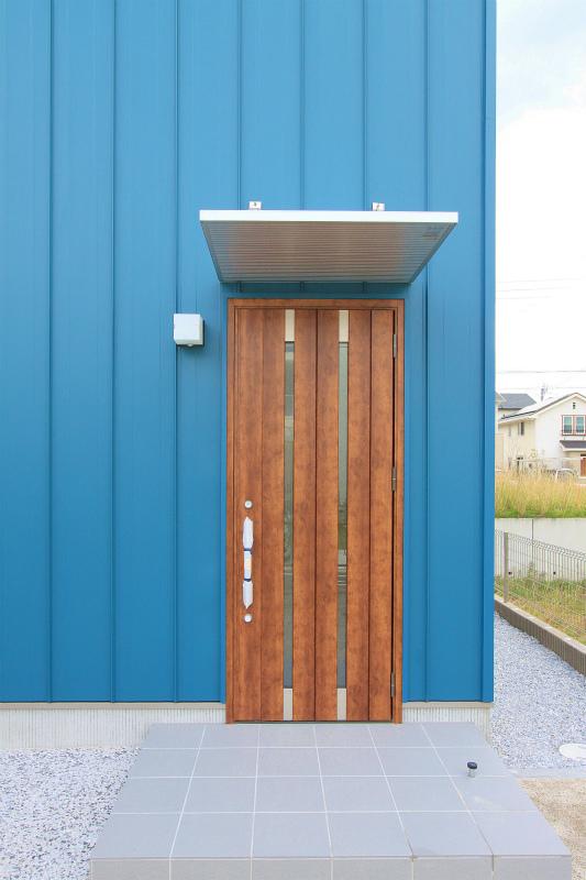 Entrance. Local (November 20, 2013) Shooting