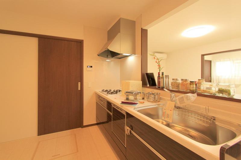 Kitchen. Local (November 20, 2013) Shooting