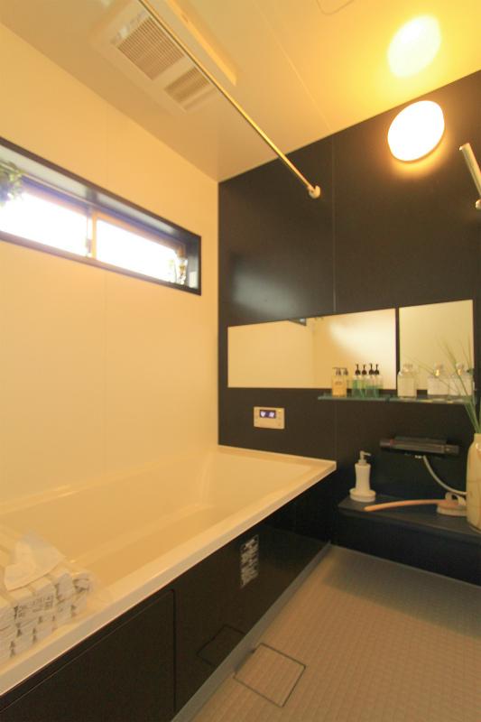 Bathroom. Local (November 20, 2013) Shooting