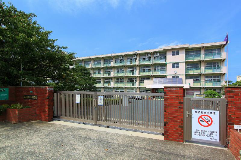 Primary school. Akasaki to elementary school 77m