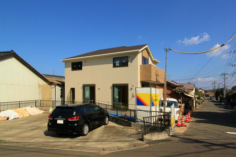 Local photos, including front road. 2013 October 29, shooting