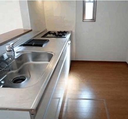 Same specifications photo (kitchen). The photograph is the same type