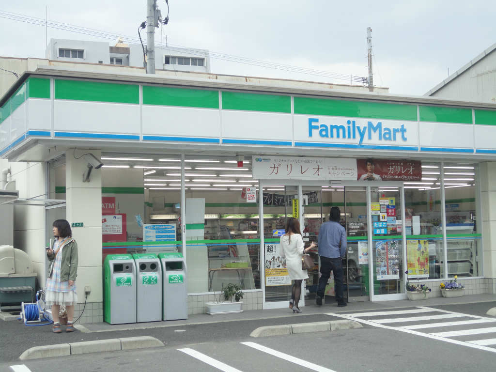 Convenience store. Family Mart (convenience store) to 400m