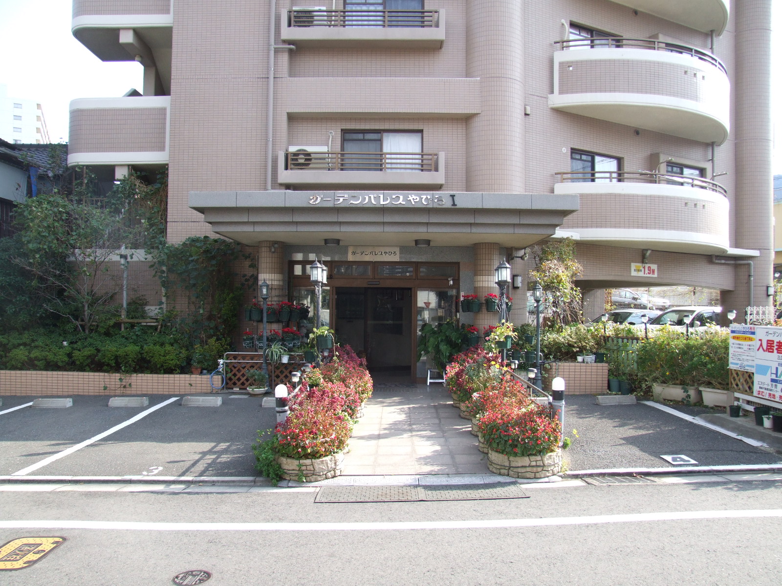 Entrance. Entrance which was decorated with flowers! It welcomed gently tenants