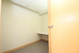 Receipt. Walk-in closet with