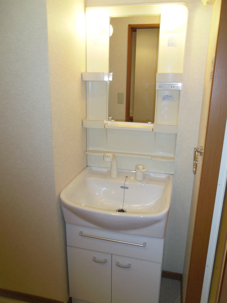 Other room space. Washroom