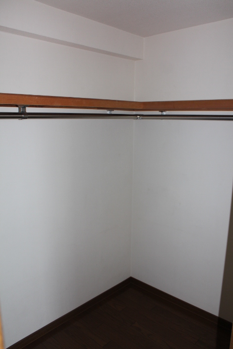 Receipt. Walk-in closet