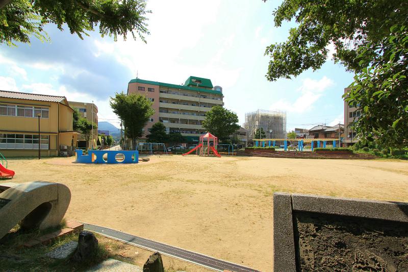 park. 196m until Chayamachi park