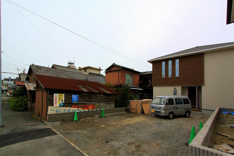 Local photos, including front road. 2013 December 17, shooting