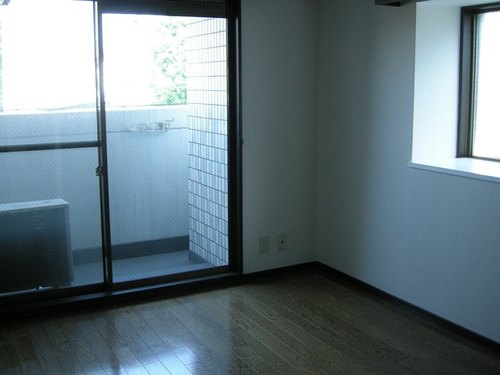 Living and room. Western-style (about 6.3 tatami mats)