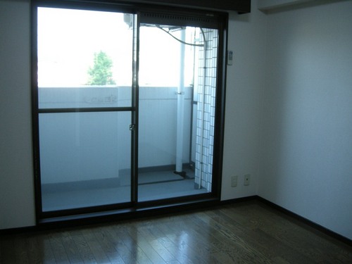 Living and room. Western-style (about 6.3 tatami mats)