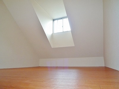 Other room space. loft