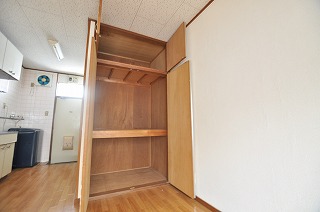 Receipt. Storage until the upper closet