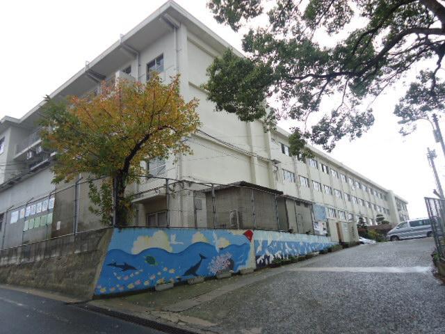 Junior high school. 1300m to Kitakyushu Honjo junior high school (junior high school)