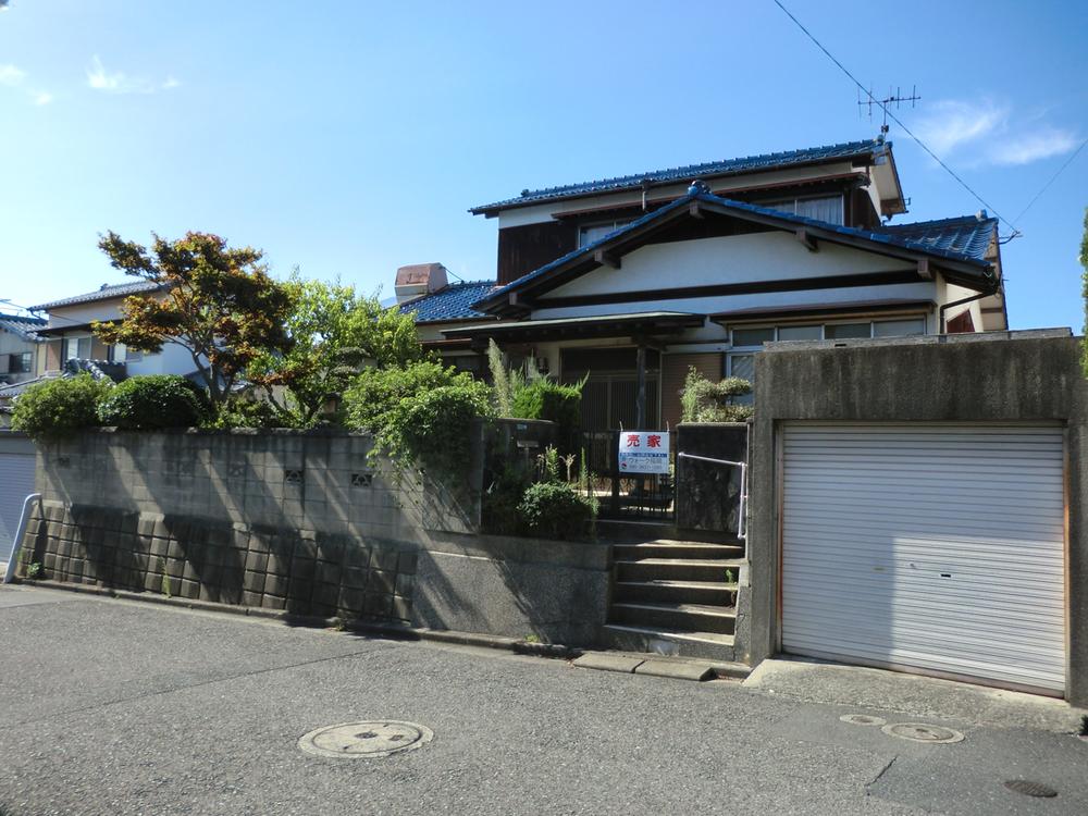 Local photos, including front road. Local (August 2013) Shooting