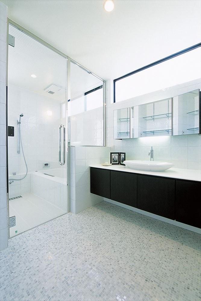 Wash basin, toilet. Reference construction cases